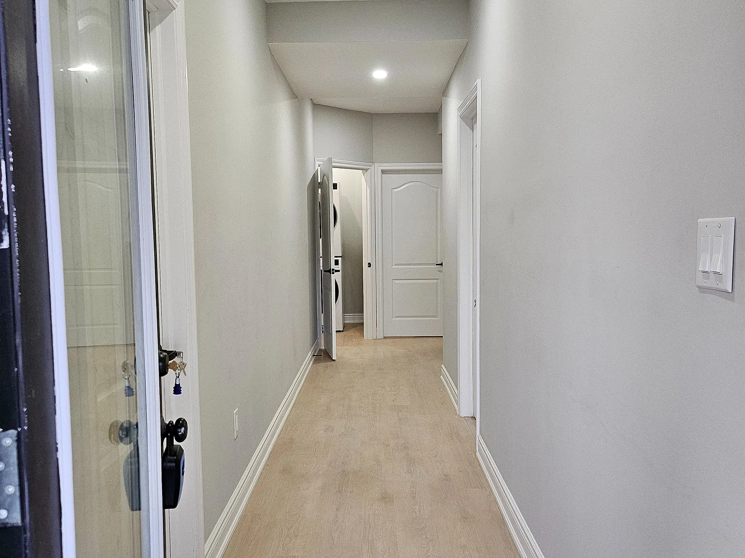 5 bed, $2,100 — Photo 2
