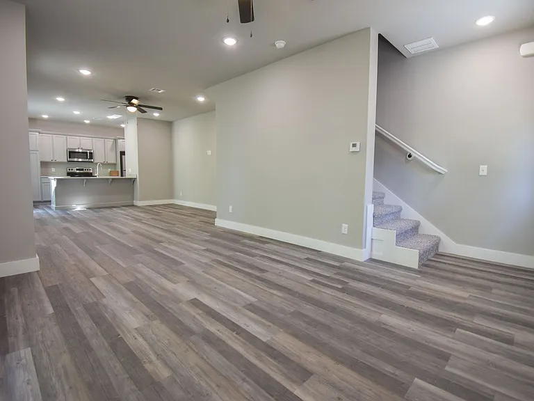 772 S Locust Ave — Photo 16