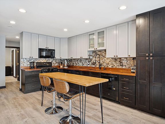 3rd image of 7511 Wedgewood Way