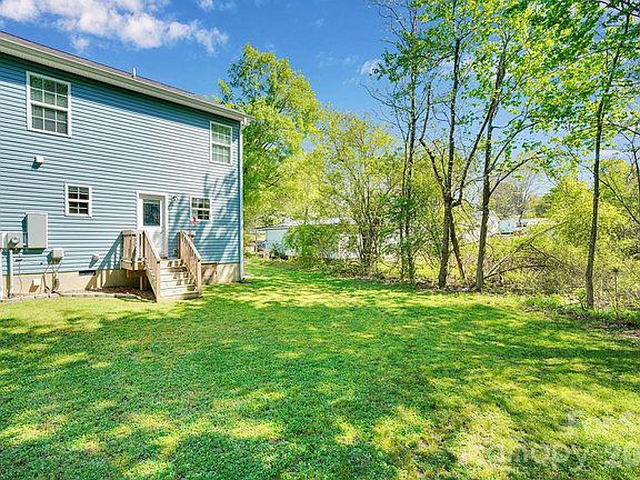 5th image of 2877 Vale Ave