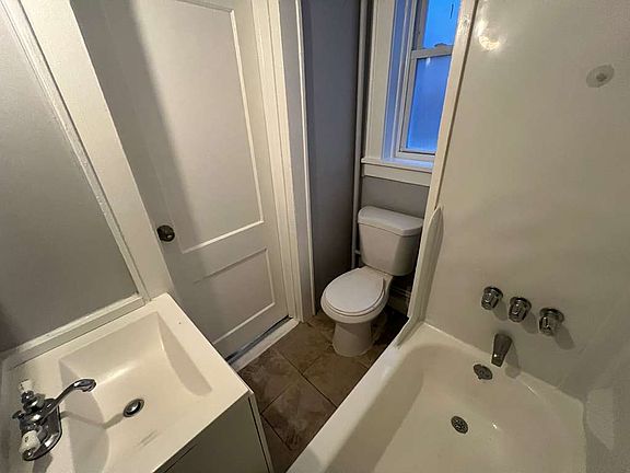 4th image of 545 E 38th St #E07