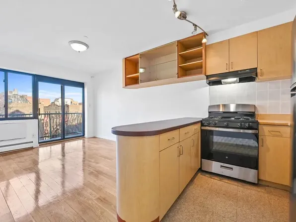 144-48 Roosevelt Avenue image 1 of 7