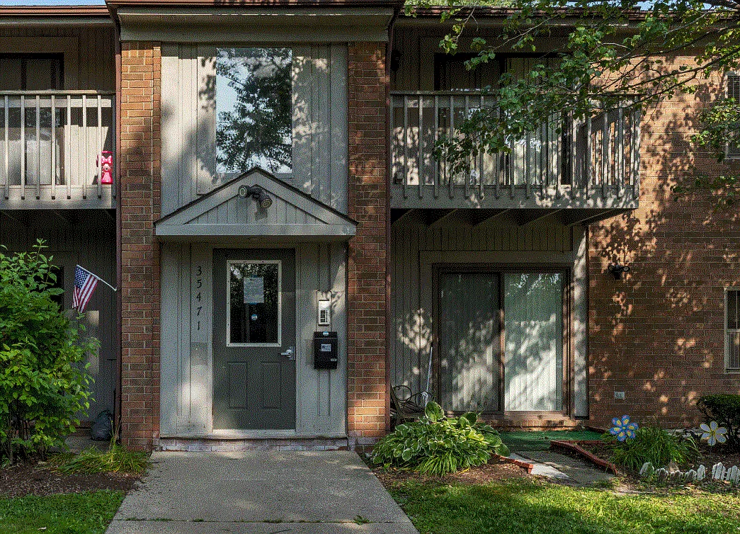 35454 Hickory Woods Dr — Photo 1