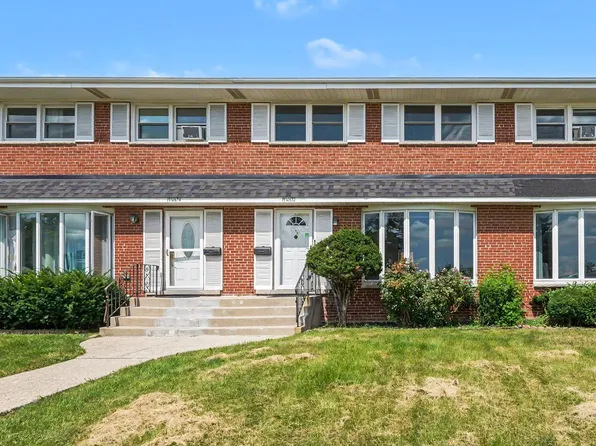 15W632 Virginia Ln, Elmhurst, IL 60126