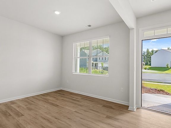3rd image of 517 Oak View Ln