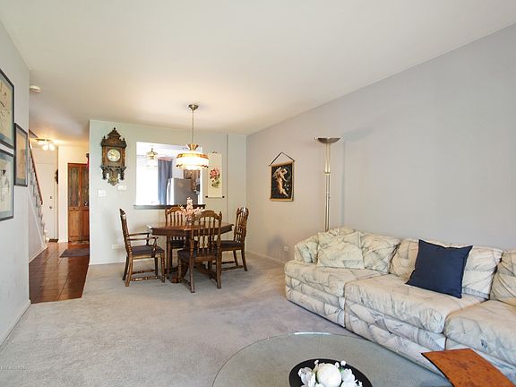 3rd image of 1172 E Cunningham Dr