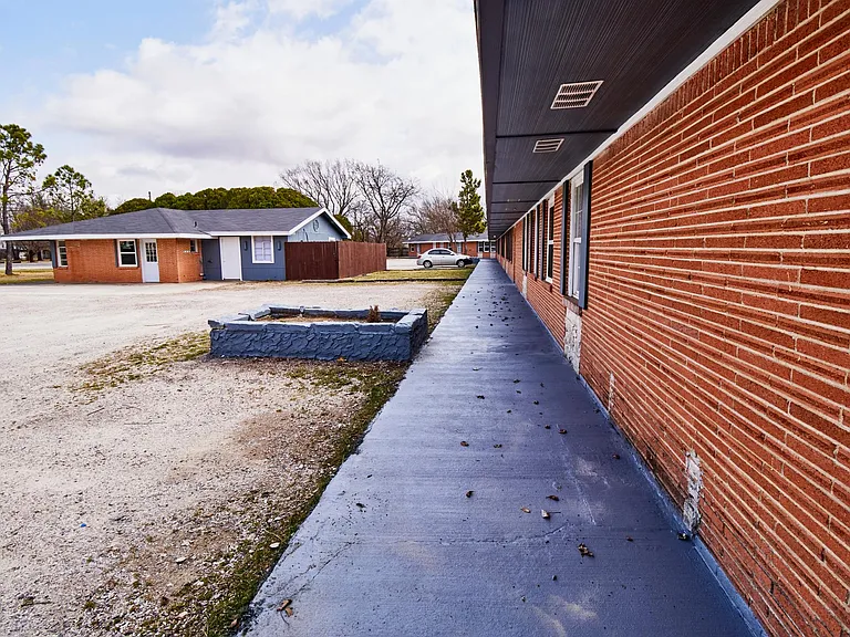 1504 Sherman Dr — Photo 24