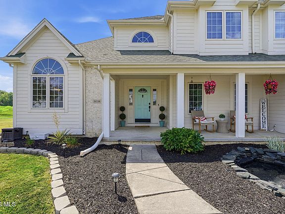 3rd image of 808 Pine Valley Dr