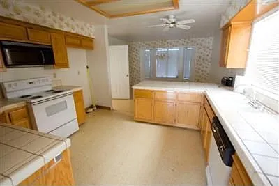 416 Phoenix Ave photo 1