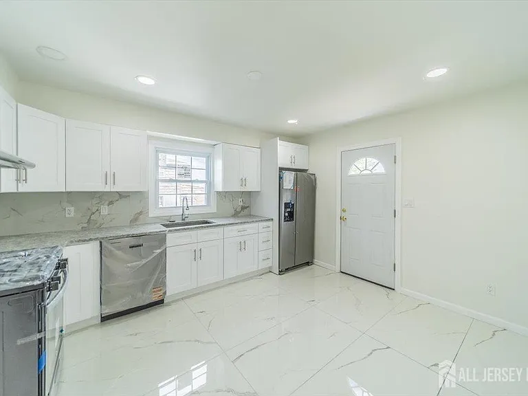 54 Bergen St #1 — Photo 11