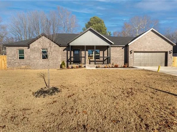 200 Ryder St, Gentry, AR 72734