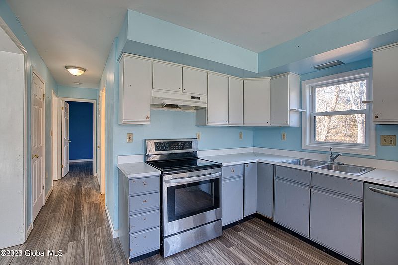 4th image of 20 Parmenter Avenue