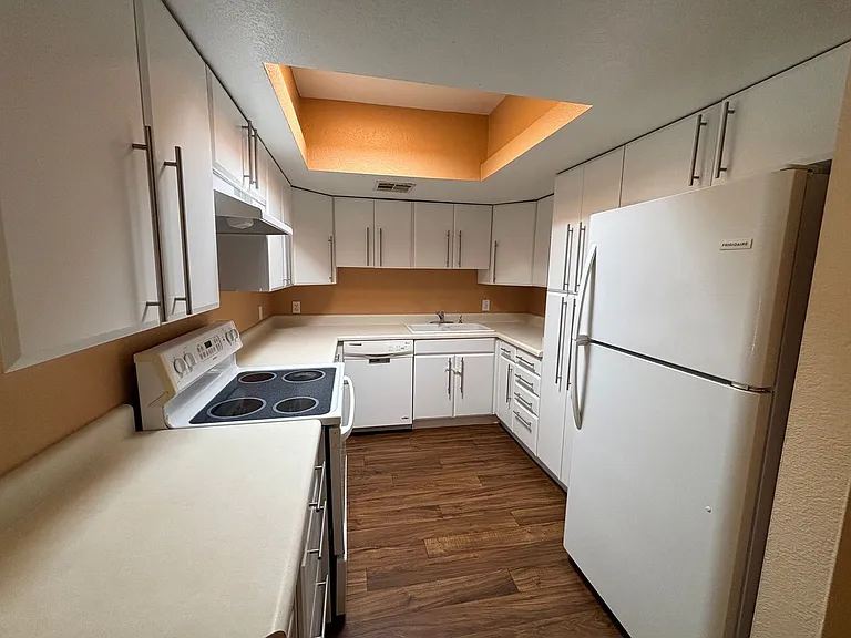8267 N Oracle Rd #239 — Photo 3