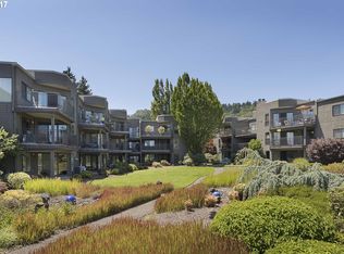 5630 SW Riverside Ln APT 20, Portland, OR 97239