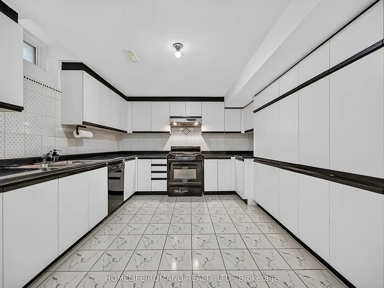 61 Gas Light Cres #BASEMENT — Photo 16