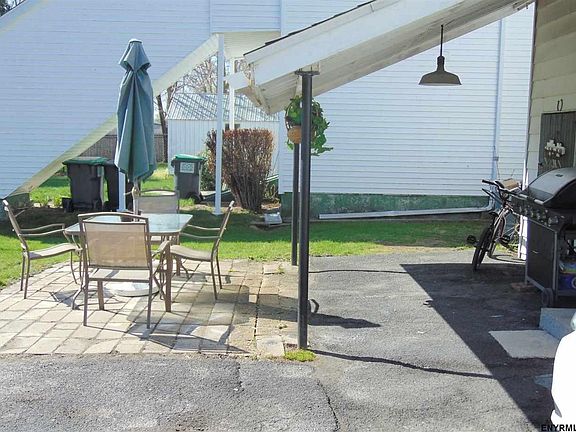 3rd image of 128 1st Ave