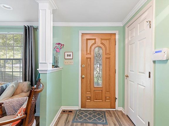 5th image of 208 Hemmingwood Dr