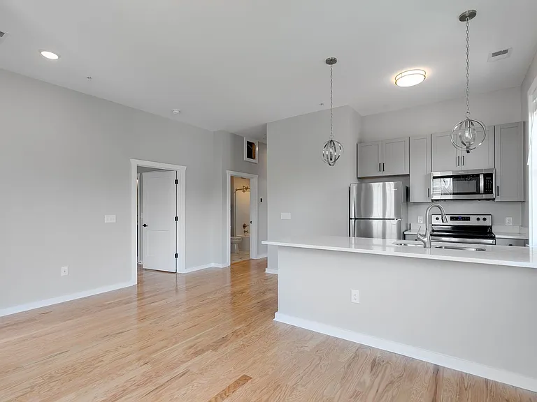 2416 Jefferson Ave — Photo 49