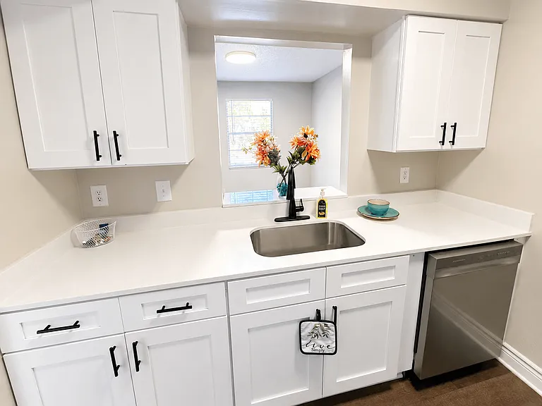 Auburn Glen Apartments — Photo 11