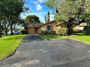 2254 Nova Village Dr, Fort Lauderdale, FL 33317