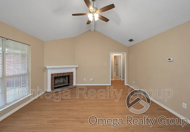 1380 Lexington Way — Photo 16