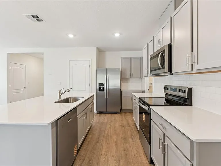 2113 Walnut Creek Dr — Photo 13