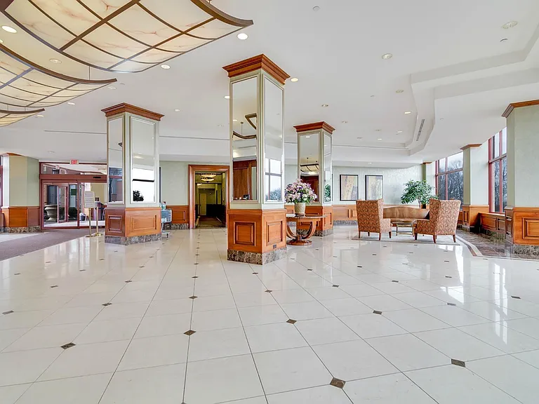 Lobby with Friendly Staff in Concierge