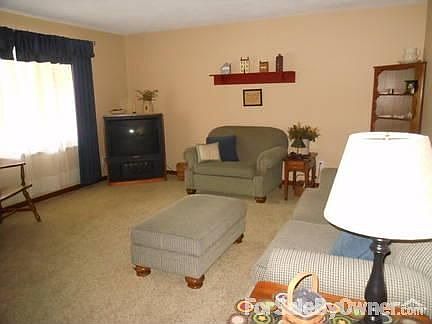 Living Room : Spacious living room, great view with bay windows