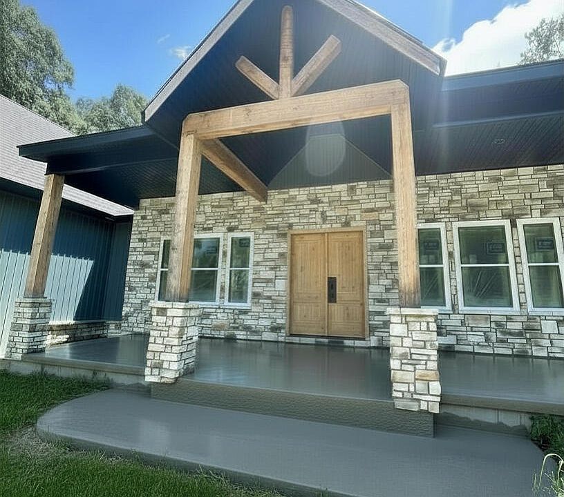 2nd image of 2094 N Farm Road 241