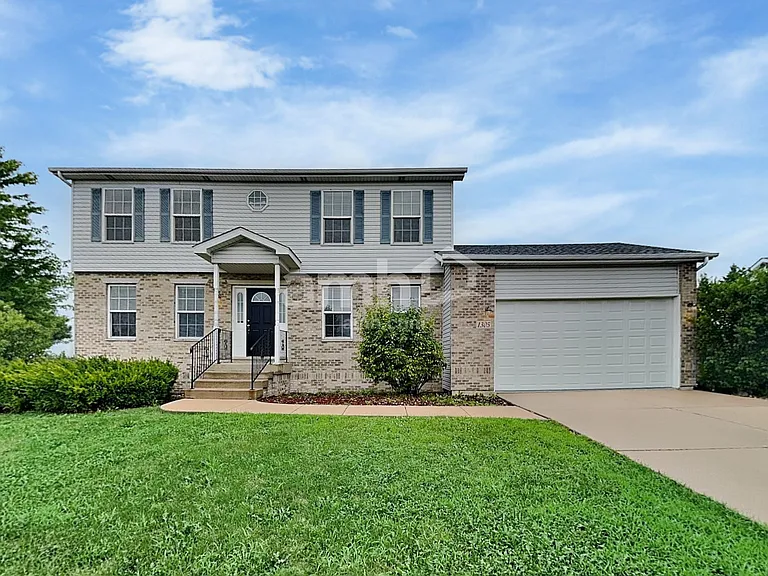 1305 Bassett Dr — Photo 1