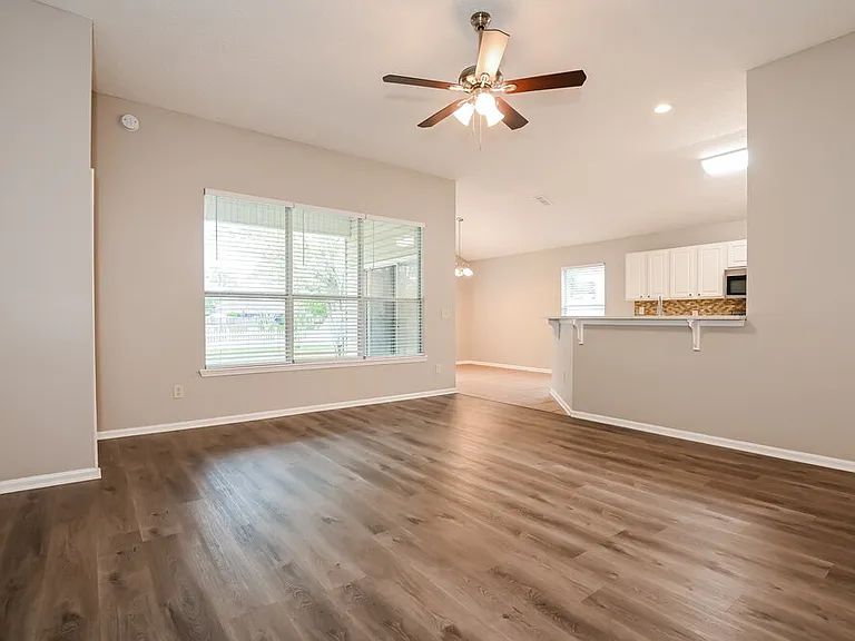 245 N Lake Cunningham Ave — Photo 3