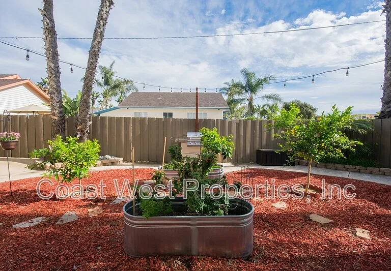 Mauna Loa Apartments — Photo 24