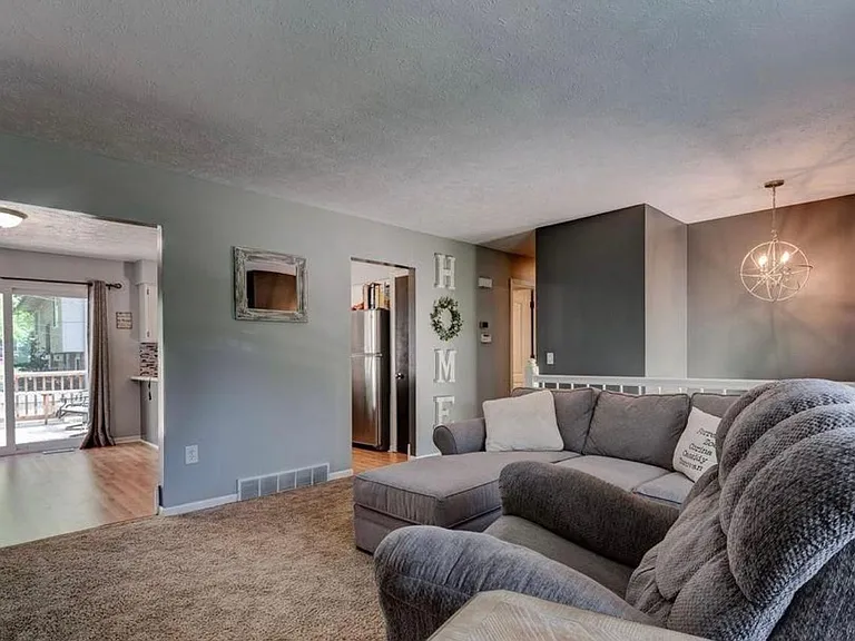 10412 Crown Point Ave — Photo 4