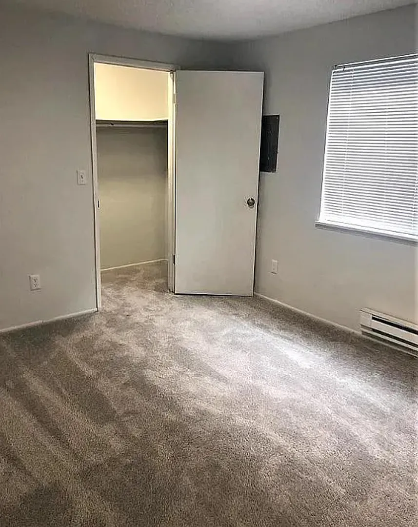 Chastain Apartments — Photo 3
