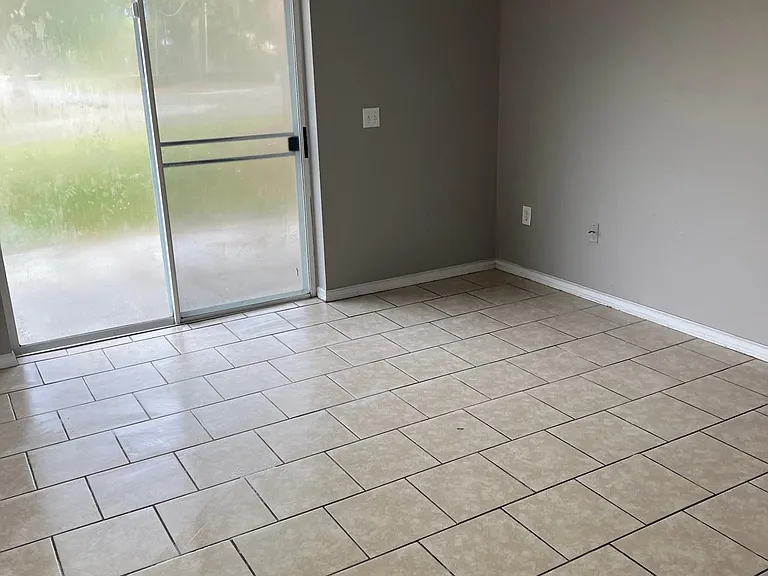 881 Vanderbilt Dr — Photo 8