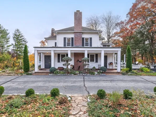 11 Ardlock Pl, Dudley, MA 01571