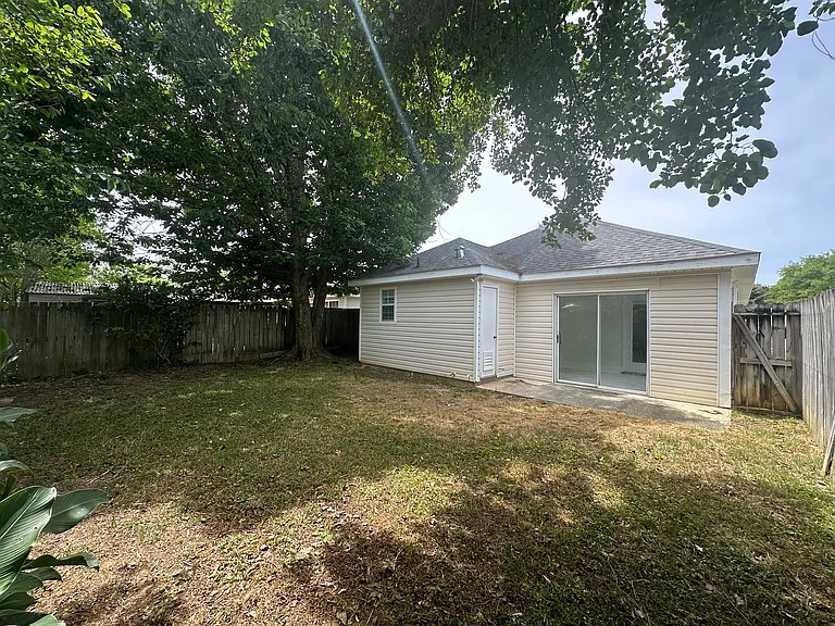 405 Belle Chase Ct S — Photo 3