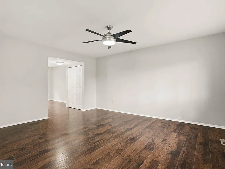 1382 Almond Dr — Photo 8