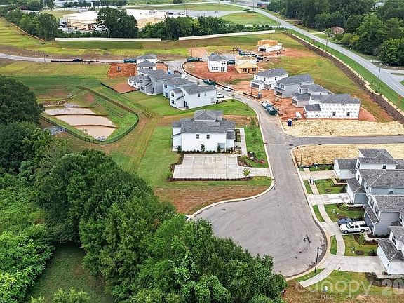 4th image of 300 Fincastle Glen Rd