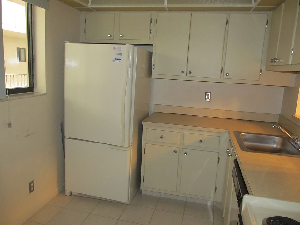 1st image of 5220 Las Verdes Cir APT 221