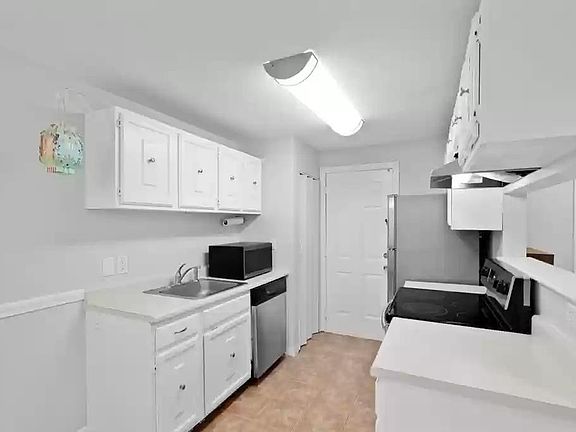 4th image of 32 Walden Dr APT 14