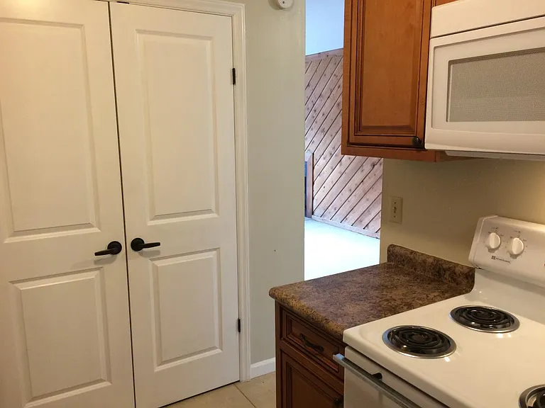 1465 Grant Cir #19 — Photo 4