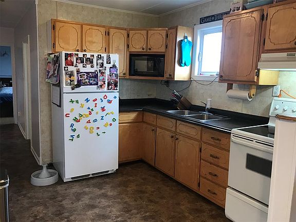 5th image of 84 Winsor Drive