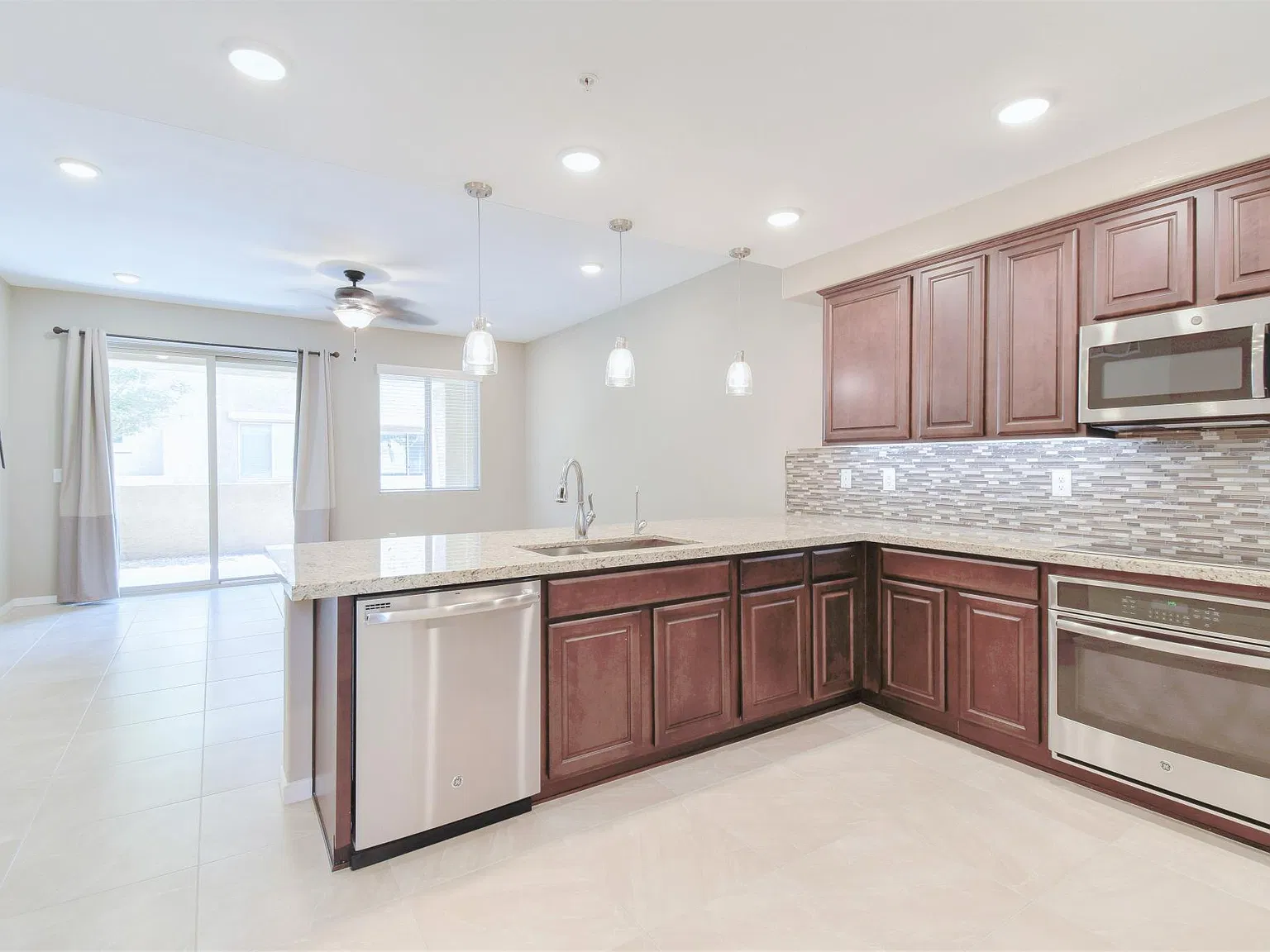 250 W Queen Creek Rd — Photo 1