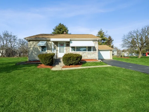 900 W Wood St, McHenry, IL 60051