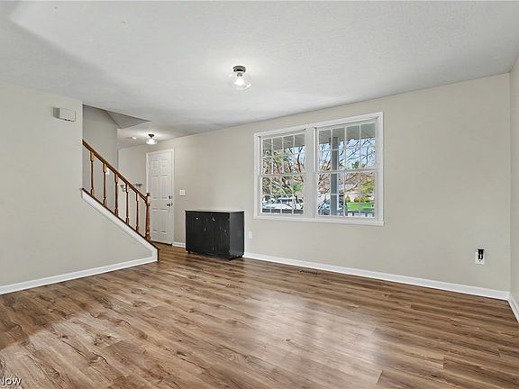 4th image of 2958 Saybrooke Blvd