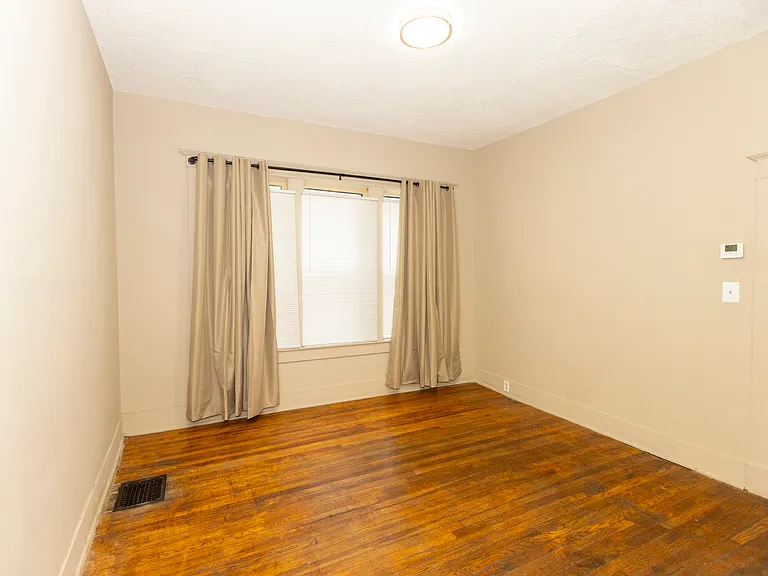 1011 Oakview St #1 — Photo 9