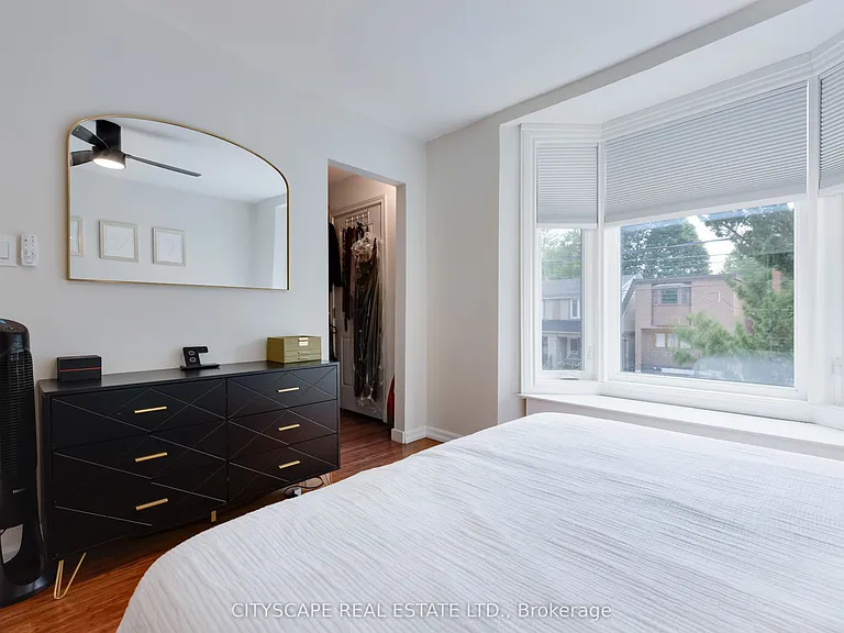 193 Coxwell Ave #UPPER — Photo 10