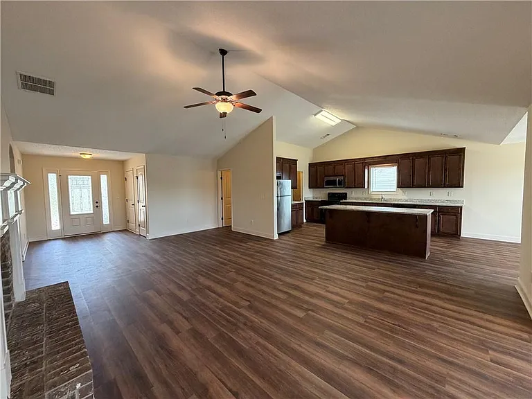 2125 Savannah Dr — Photo 3