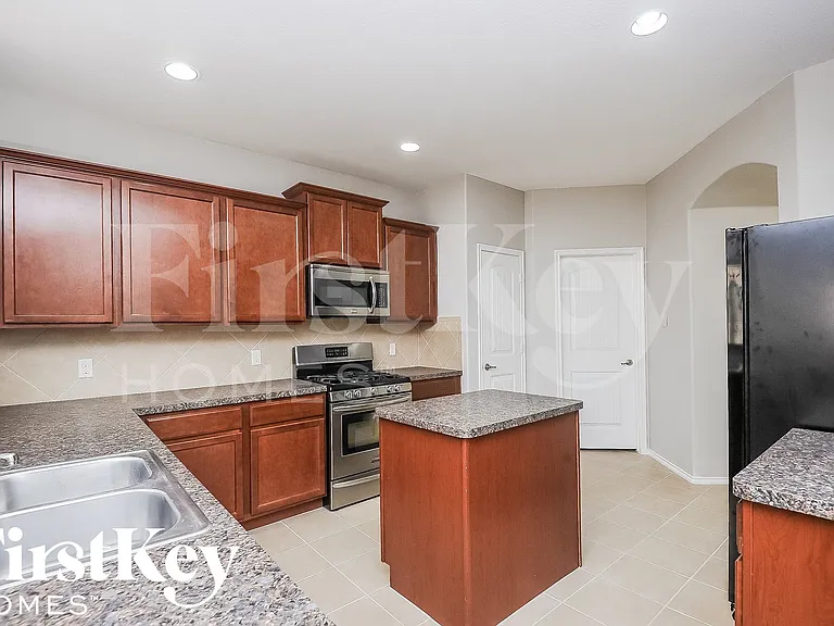 1112 Kaufman Rd — Photo 4